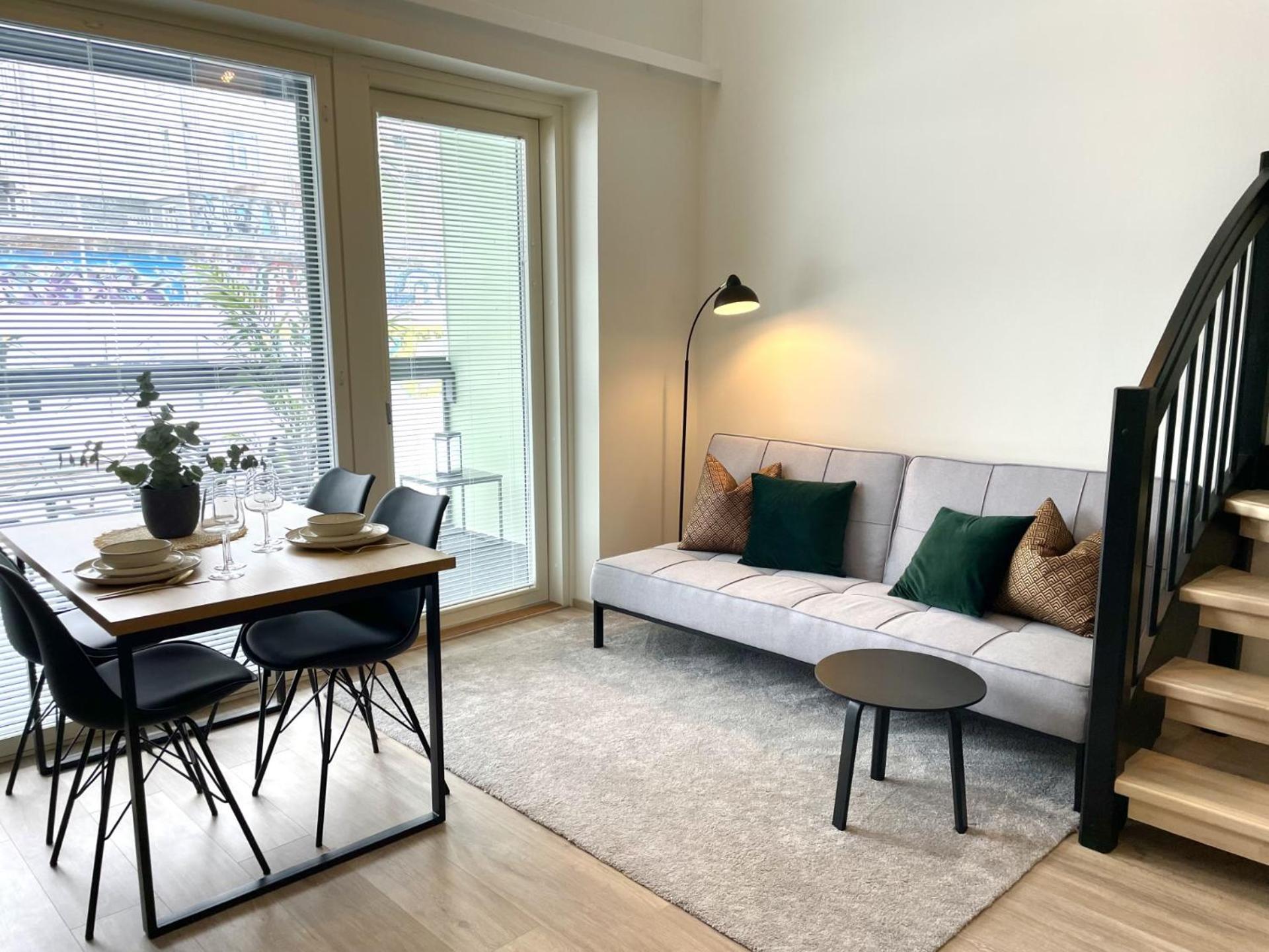 Bright Loft With Glazed Balcony Appartamento Tampere